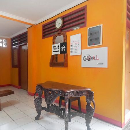 Oyo Life 3034 Taman Melati Hotel Depok Exterior photo