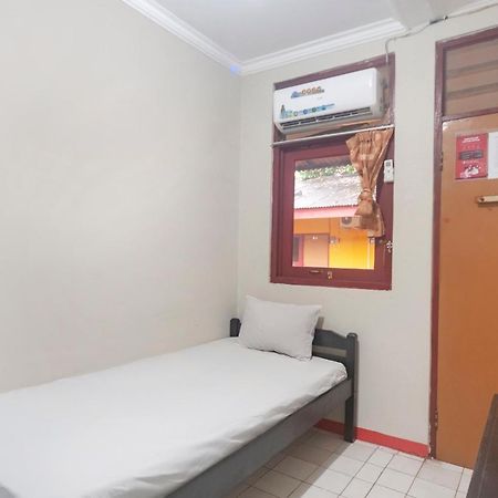 Oyo Life 3034 Taman Melati Hotel Depok Exterior photo