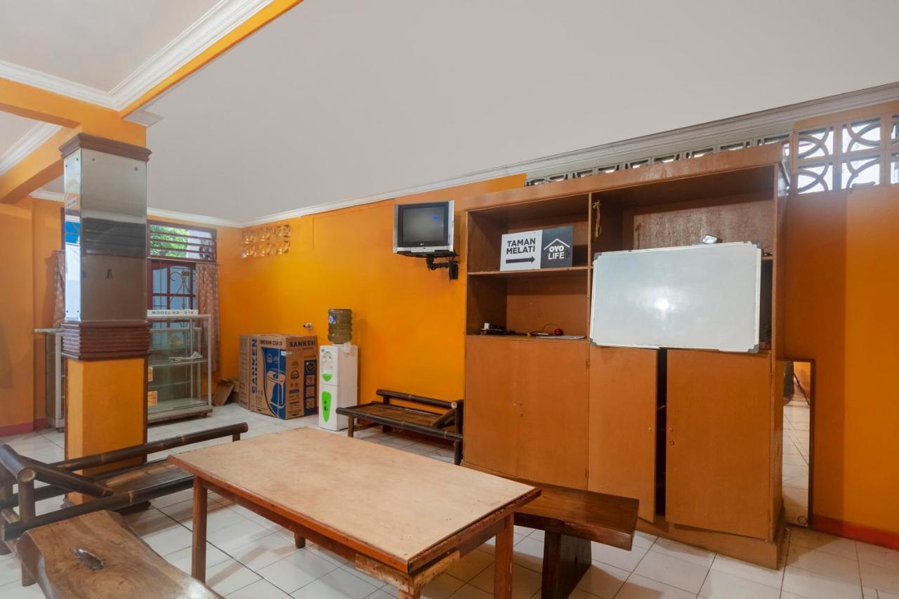 Oyo Life 3034 Taman Melati Hotel Depok Exterior photo