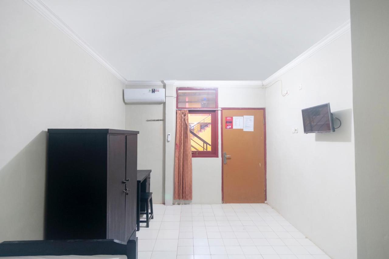 Oyo Life 3034 Taman Melati Hotel Depok Exterior photo
