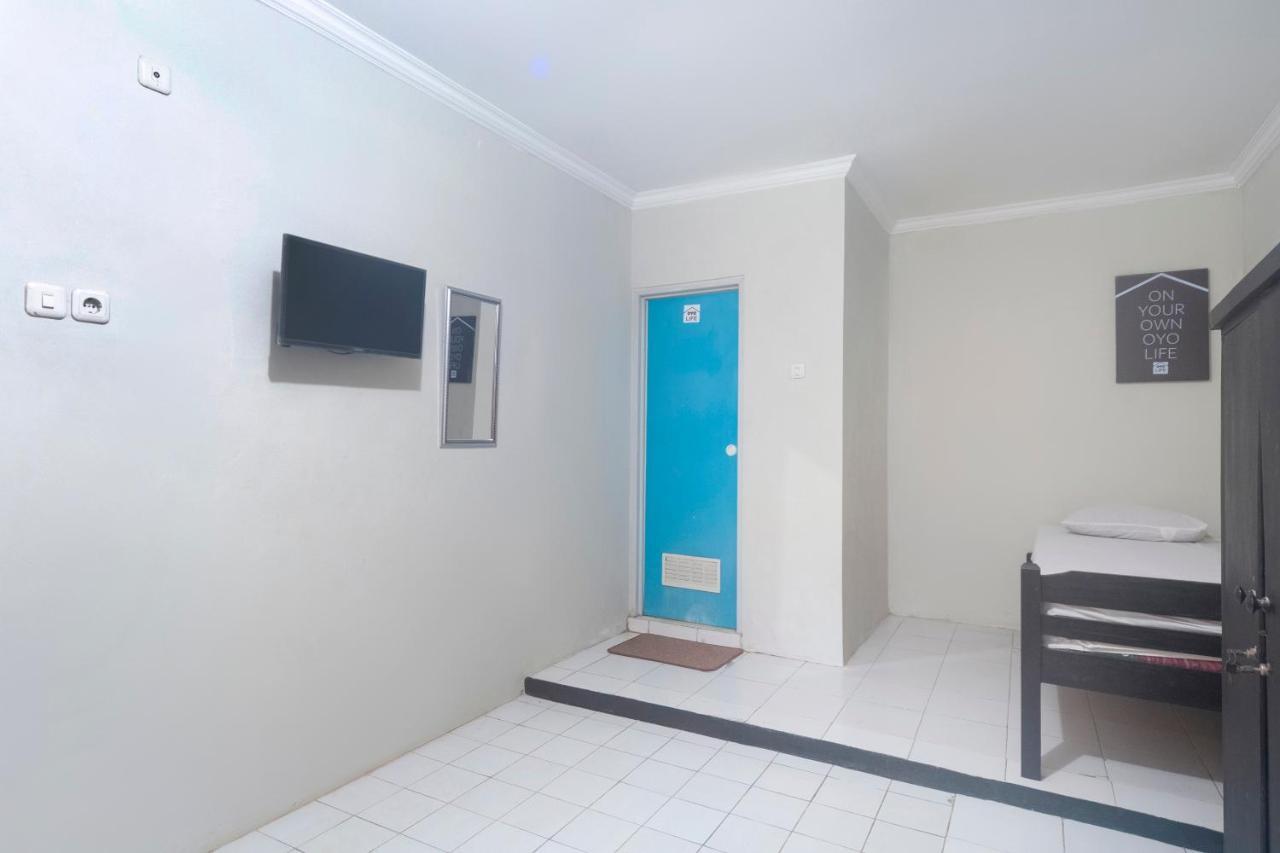 Oyo Life 3034 Taman Melati Hotel Depok Exterior photo