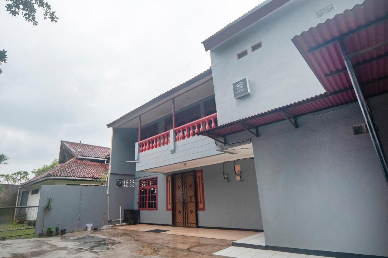 Oyo Life 3034 Taman Melati Hotel Depok Exterior photo